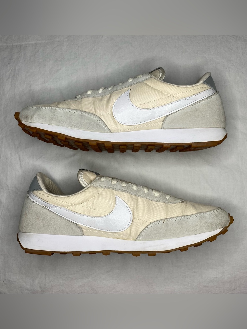 Nike Daybreak Pale Ivory Gray Womens Size 9 Walking Running Shoes Sneakers